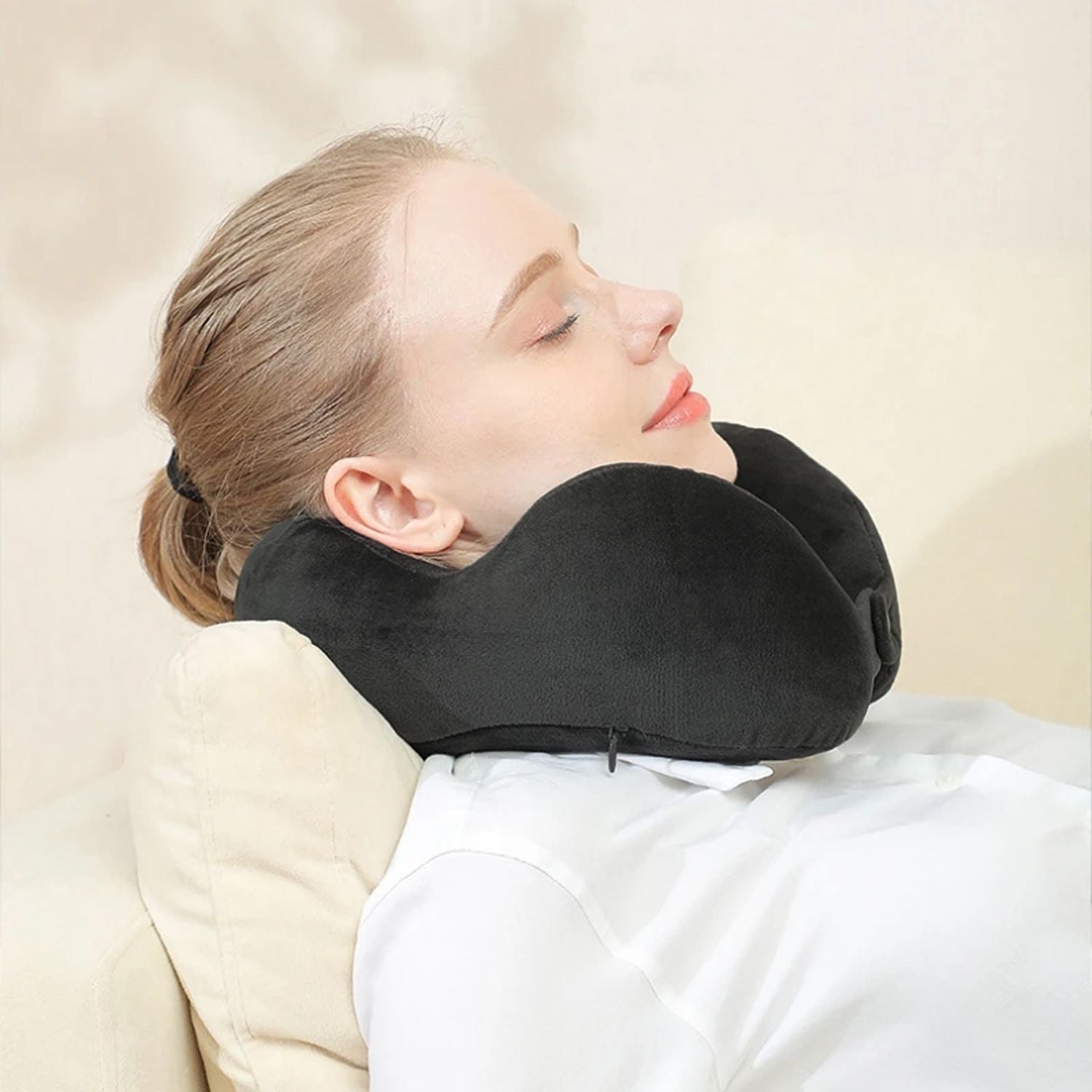 Eve Textile travel neck pillow black with raised headrest 
